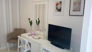 Апартаменты Apartments & Rooms Marina Херцег-Нови Двухместный номер с 1 кроватью и балконом, вид на море-1